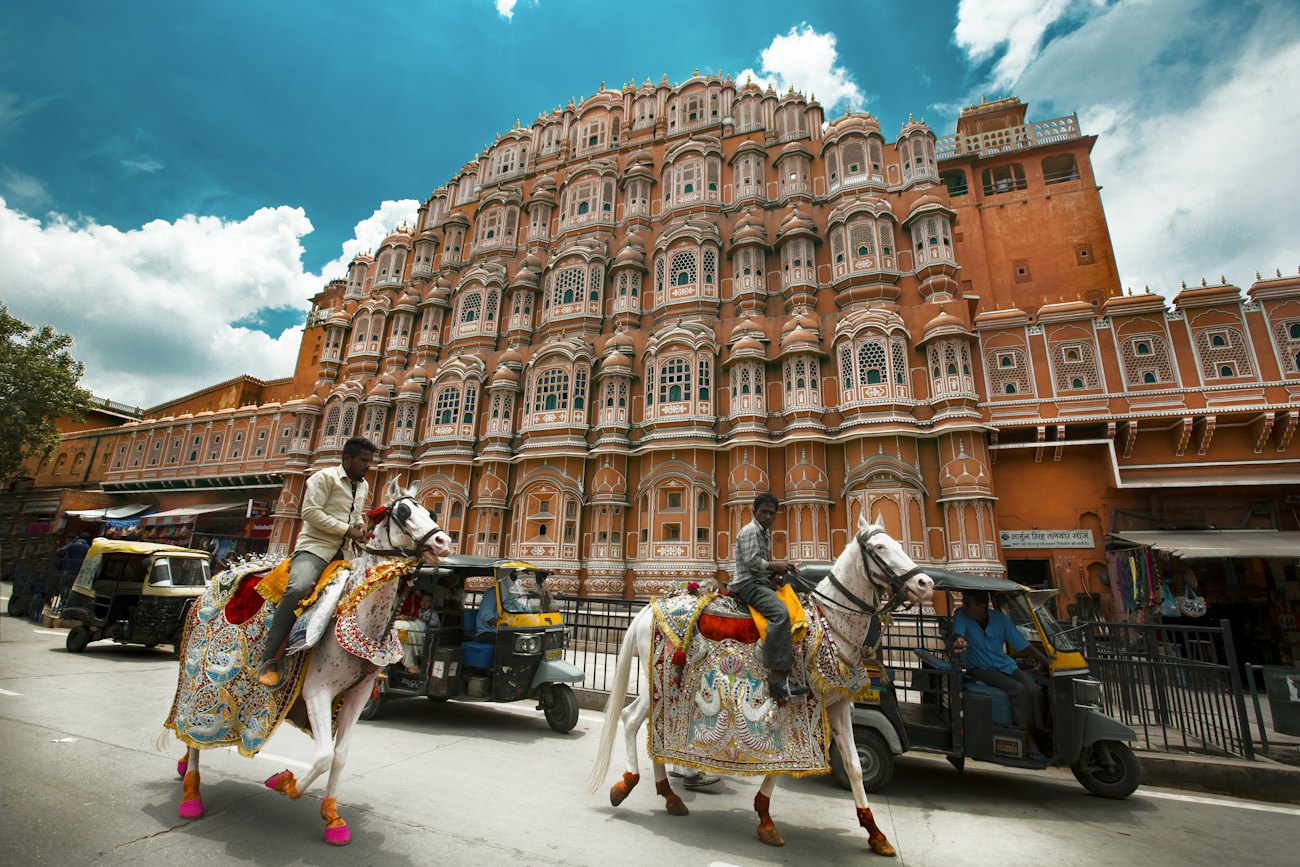 The pink facade of Hawa Mahal in Jaipur